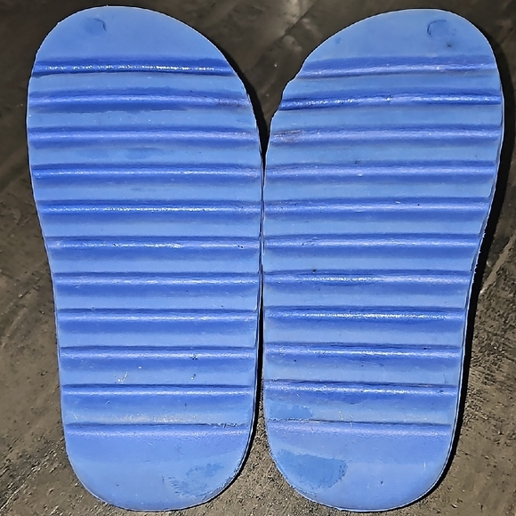 Adidas Yeezy Slides - Picture 3 of 5